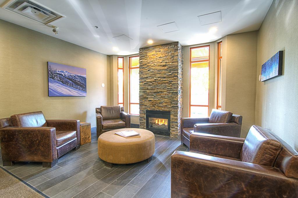 Whistler Town Plaza By Latour Hotels And Resorts Екстериор снимка