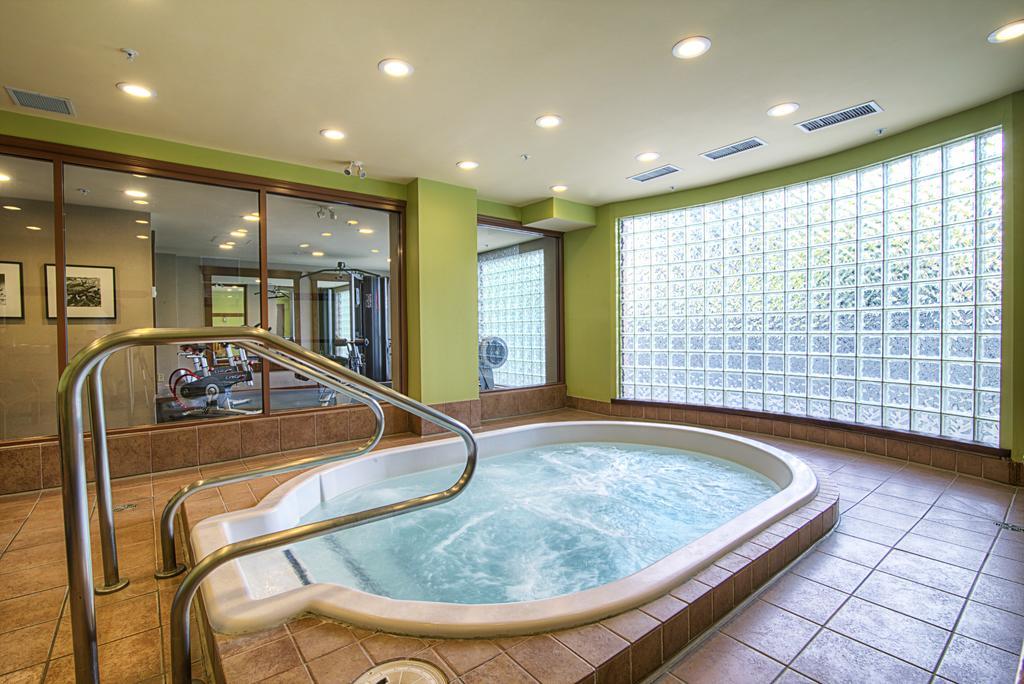 Whistler Town Plaza By Latour Hotels And Resorts Екстериор снимка