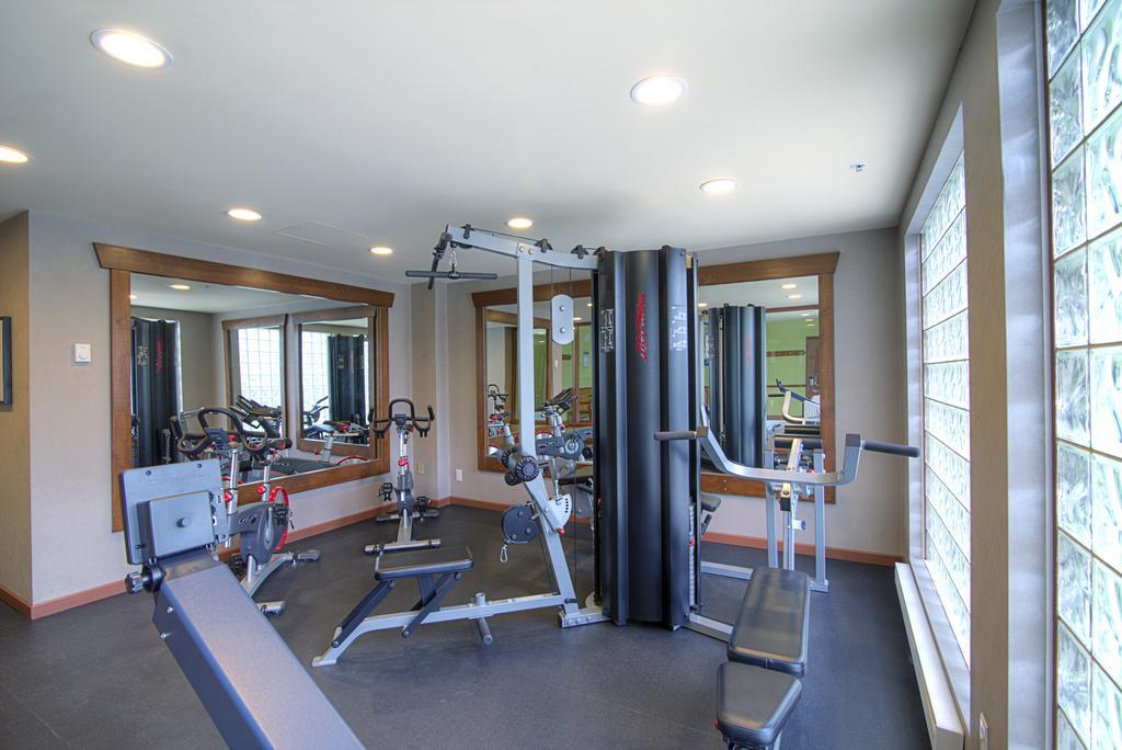 Whistler Town Plaza By Latour Hotels And Resorts Екстериор снимка