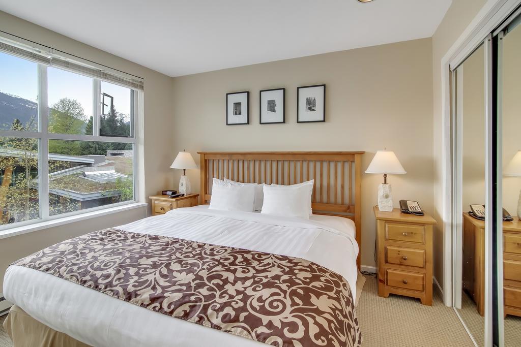 Whistler Town Plaza By Latour Hotels And Resorts Екстериор снимка