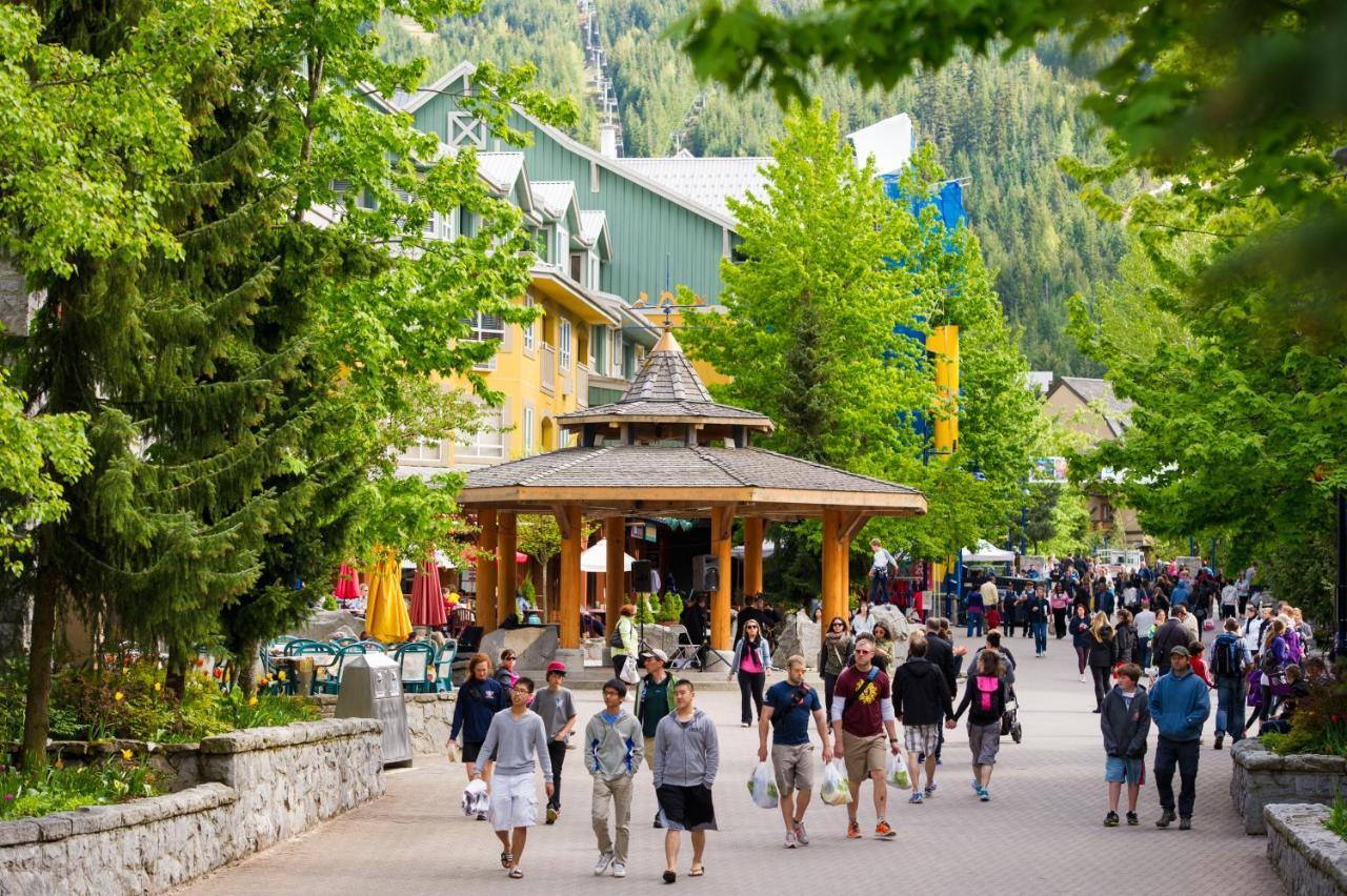 Whistler Town Plaza By Latour Hotels And Resorts Екстериор снимка